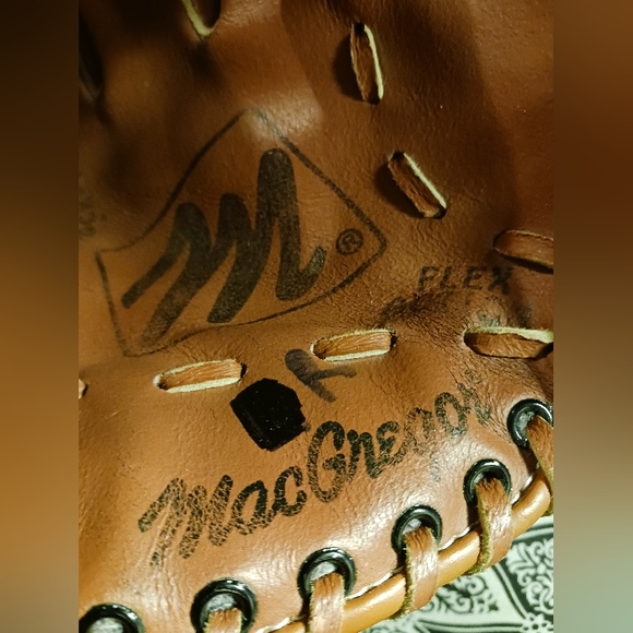 MacGregor Glove 11.75" High Quality Hide Baseball Glove Left Hand,All Original. - Picture 14 of 15